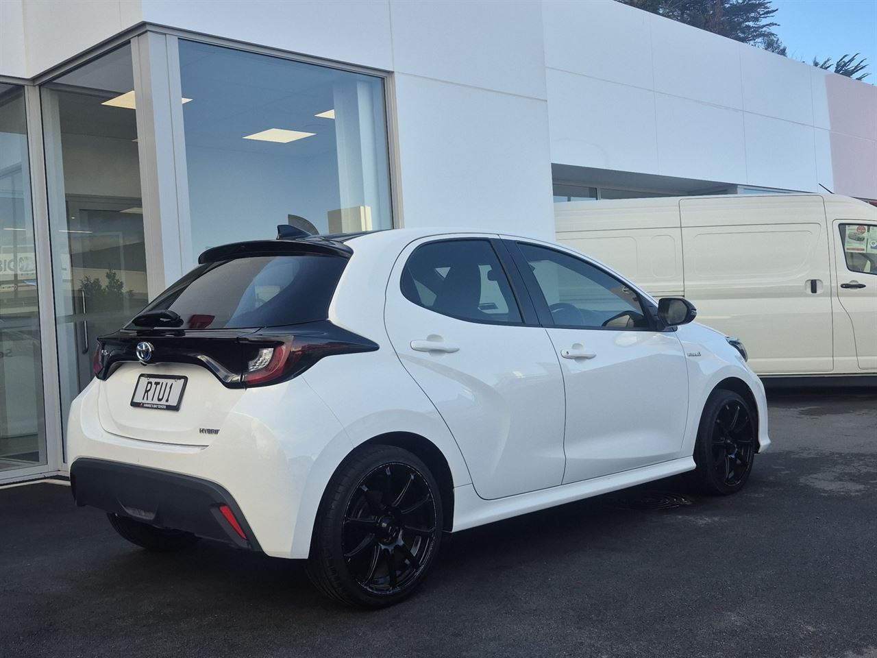 Vehicle image 3