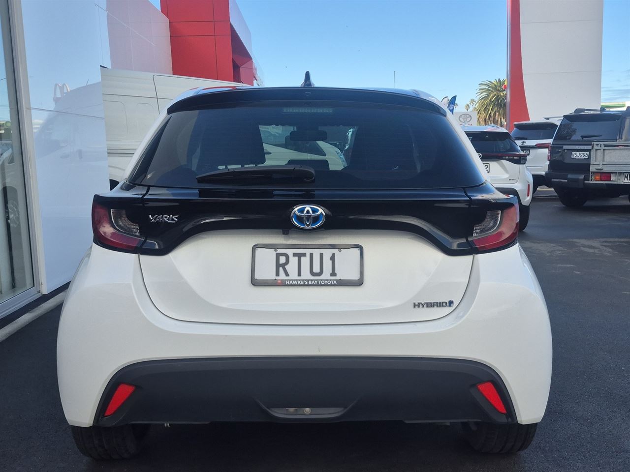 Vehicle image 4