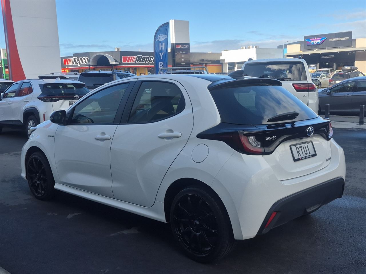 Vehicle image 5