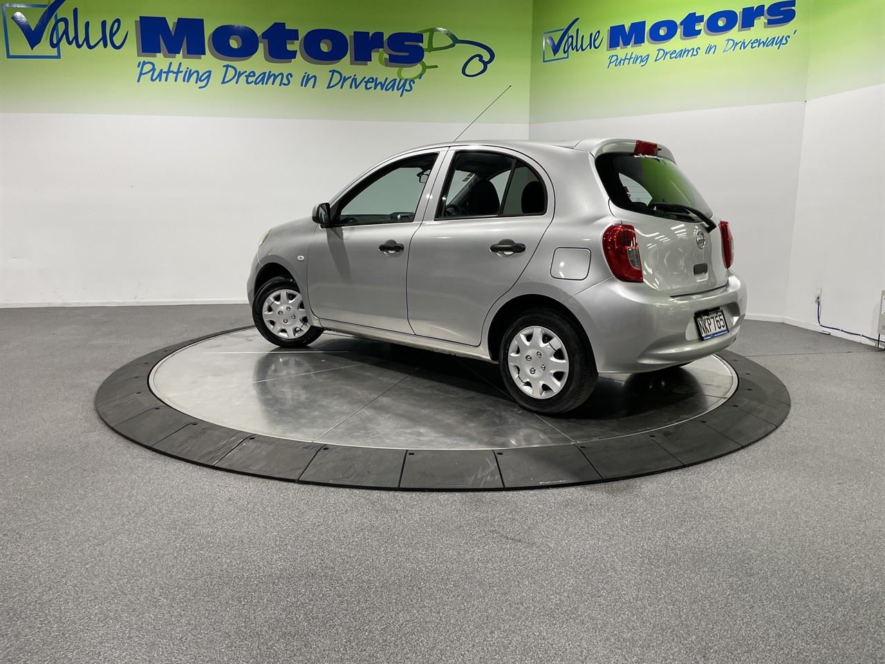 Vehicle image 5