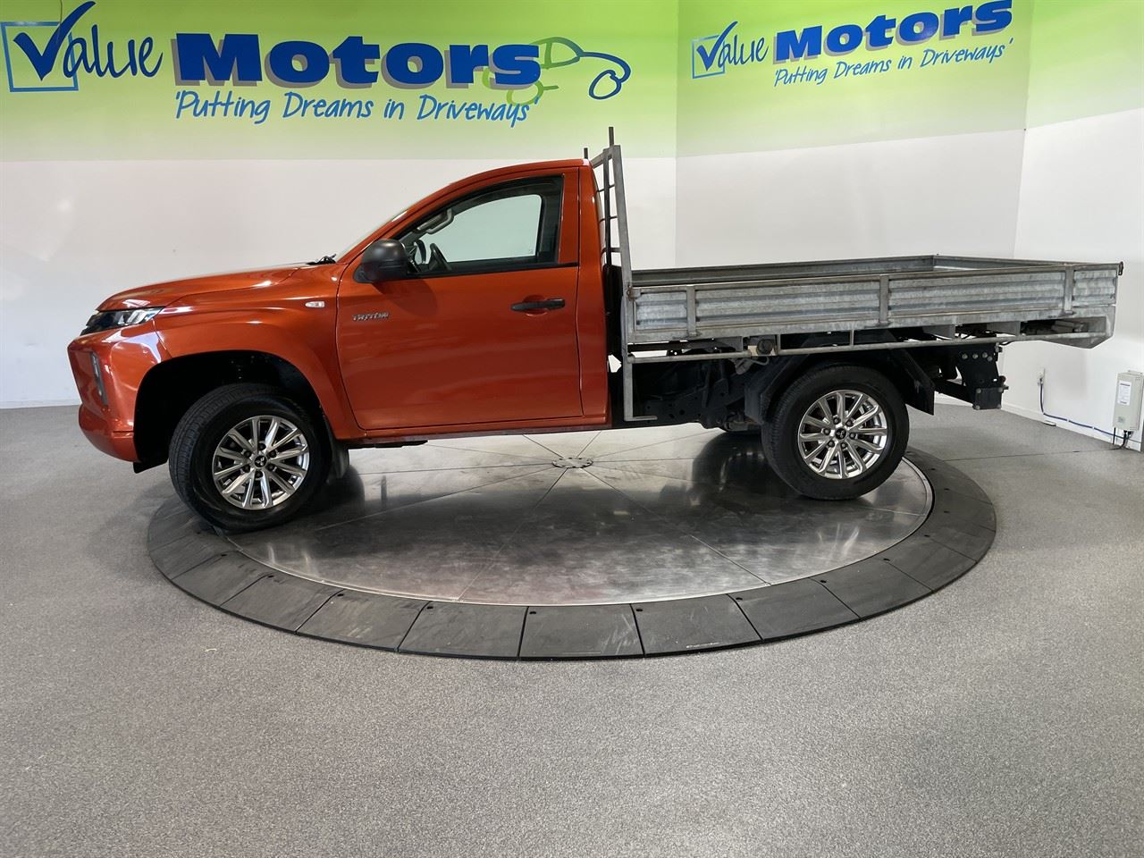 Vehicle image 4