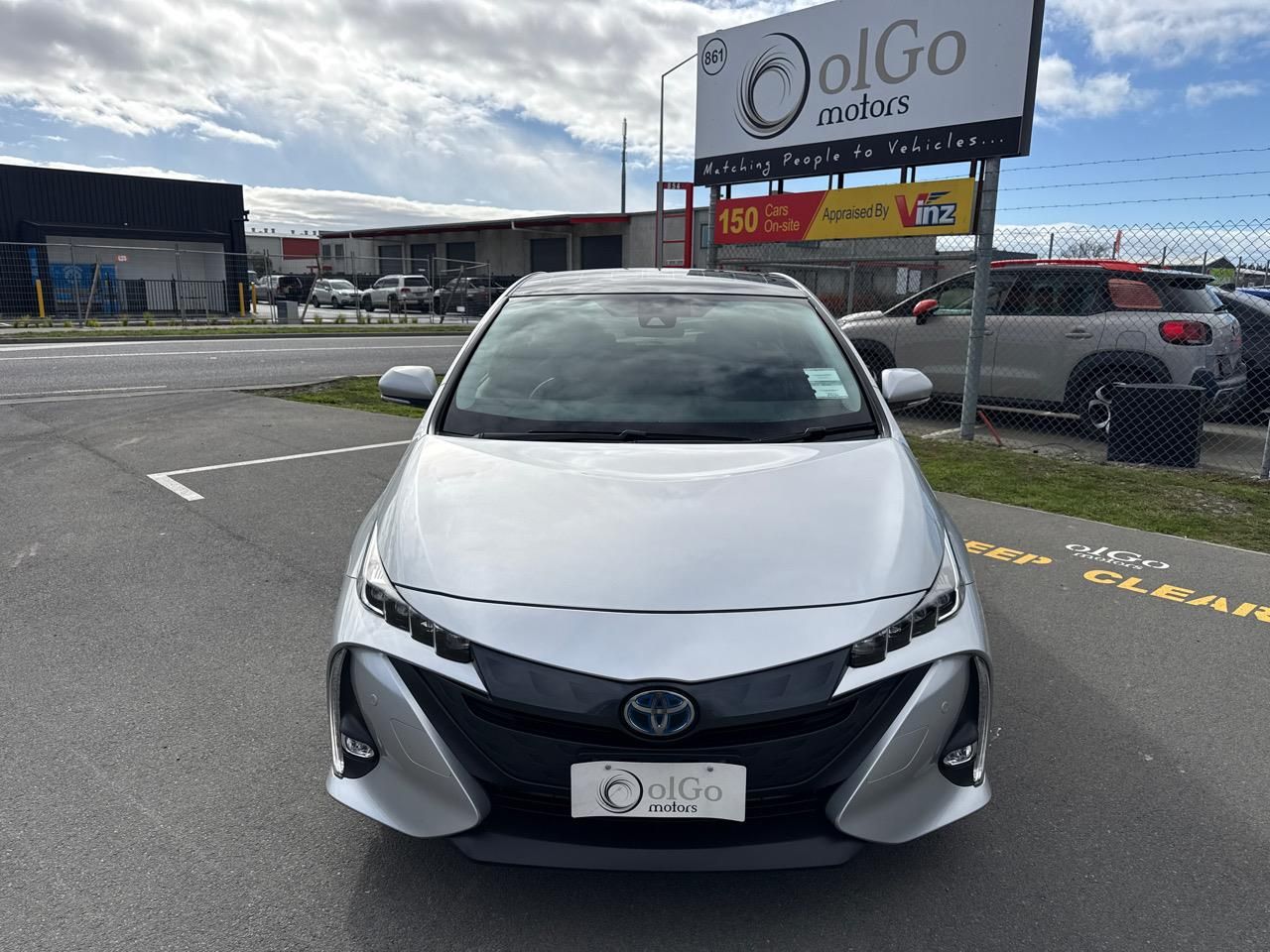 Vehicle image 3