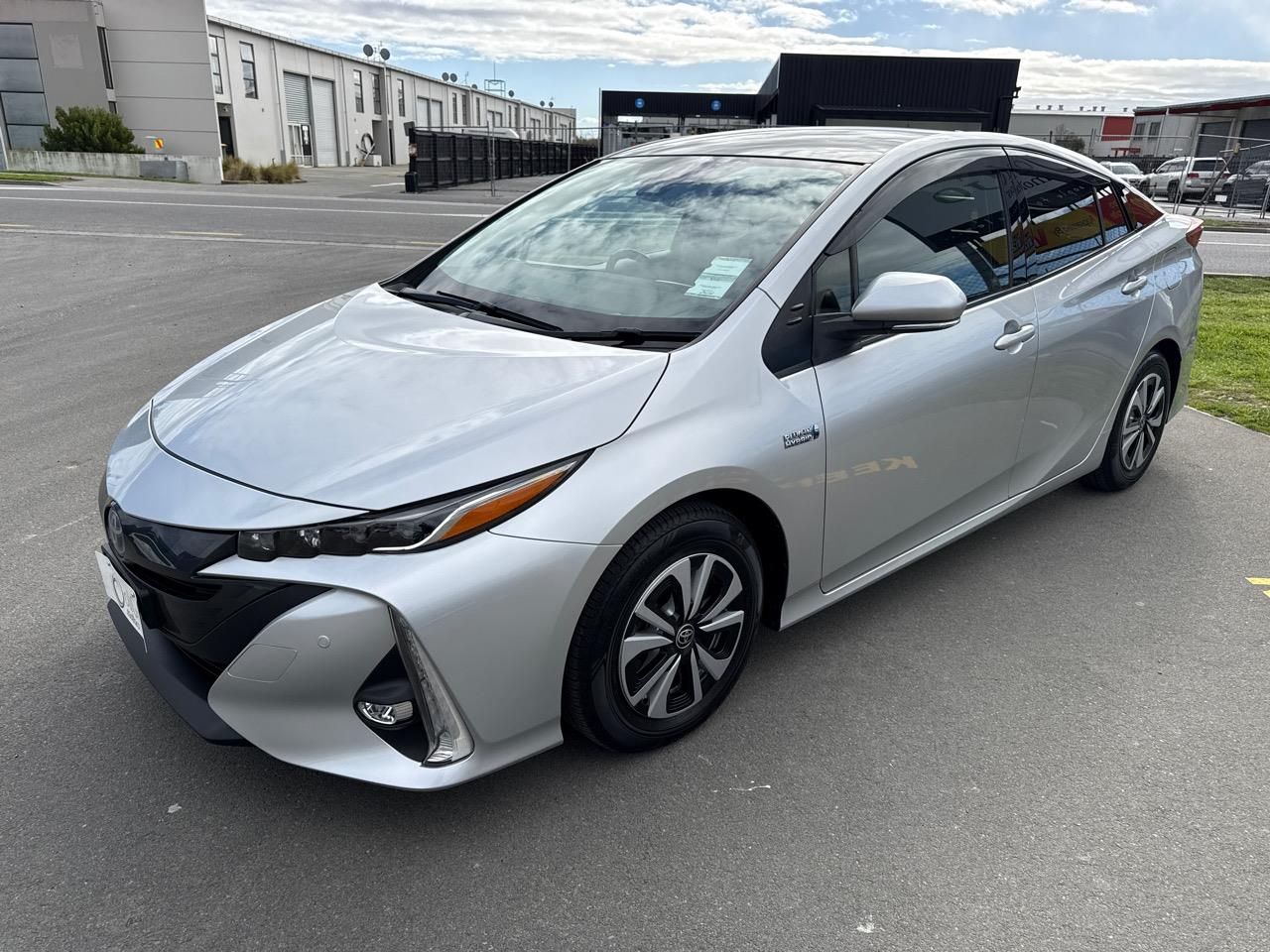 Vehicle image 4