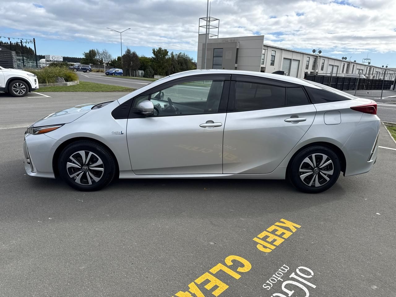 Vehicle image 5
