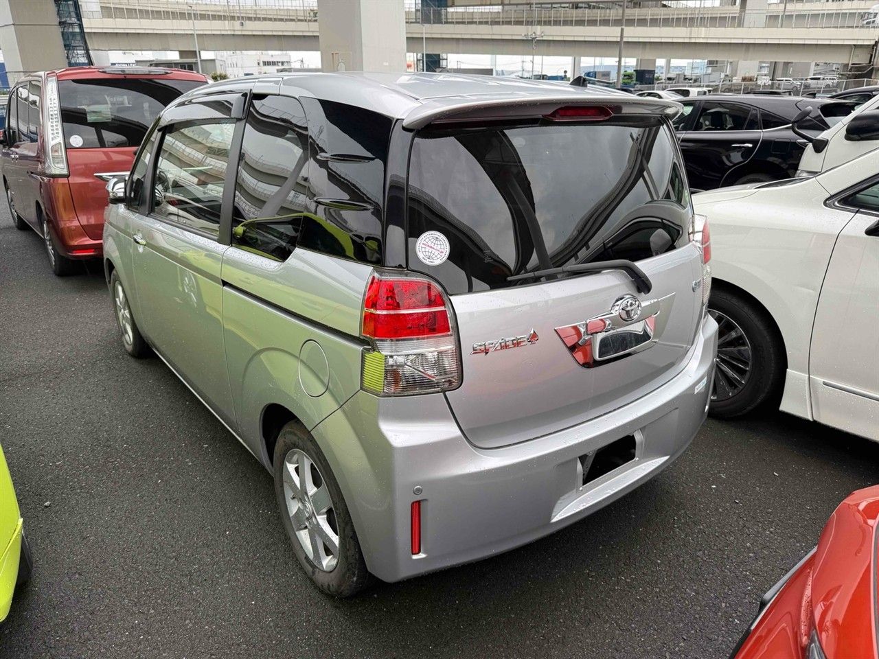 Vehicle image 5