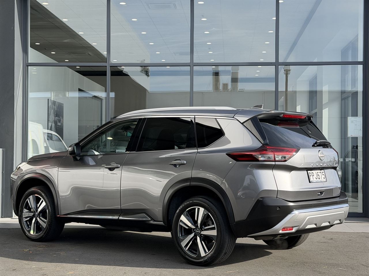 Vehicle image 4