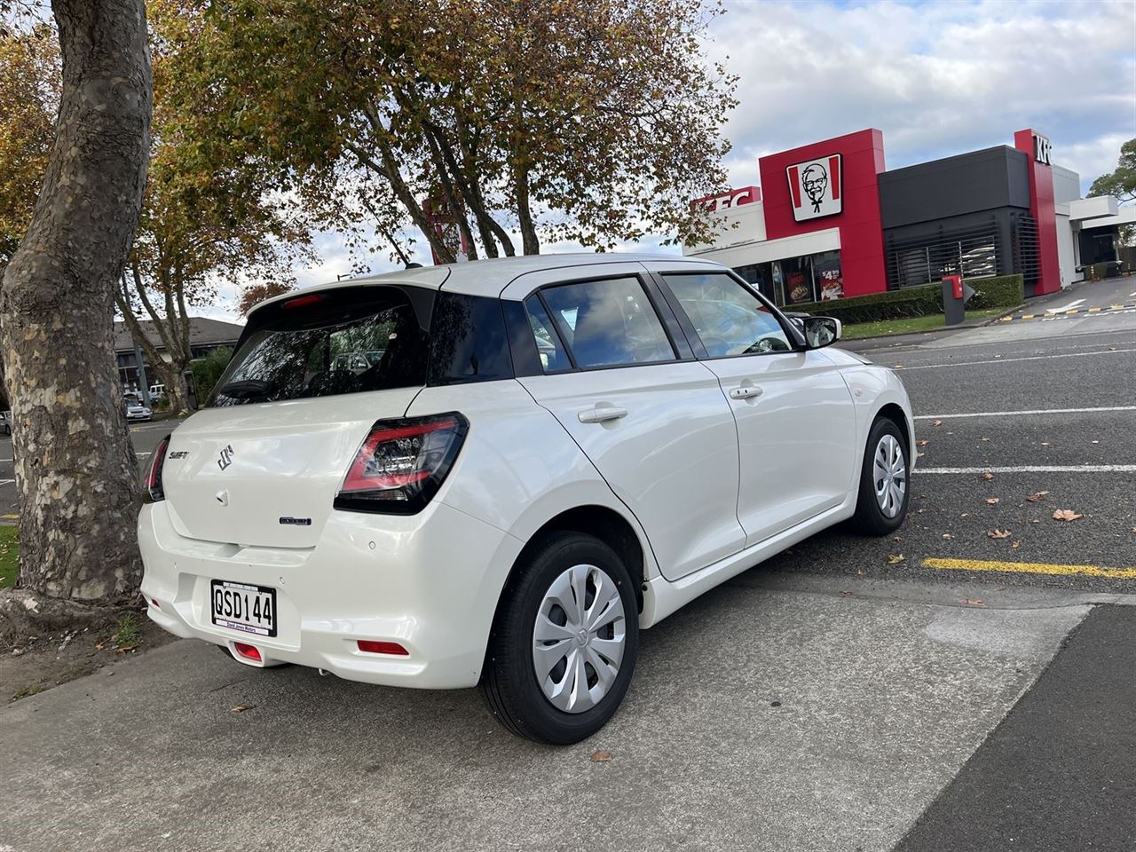 Vehicle image 4