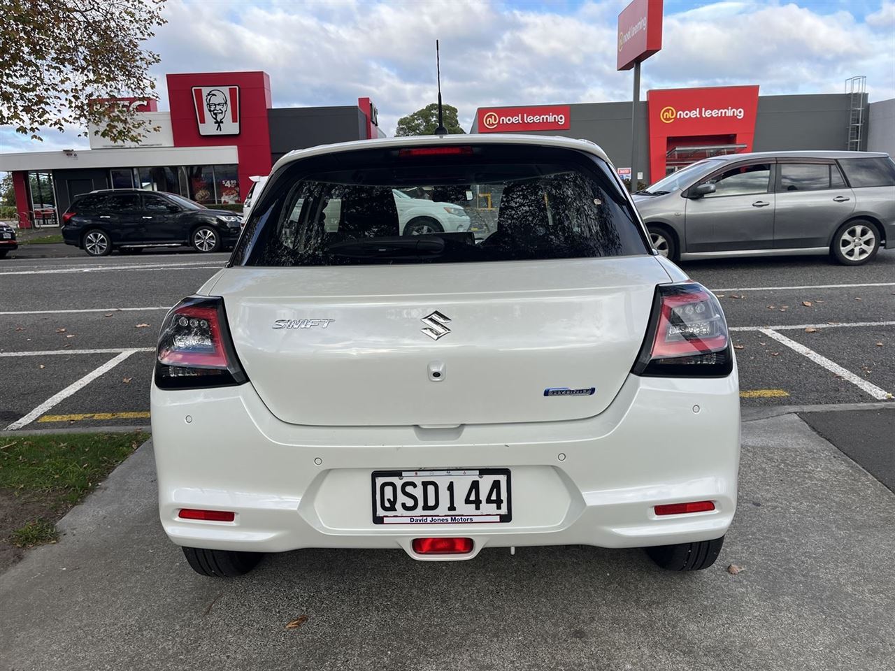 Vehicle image 5