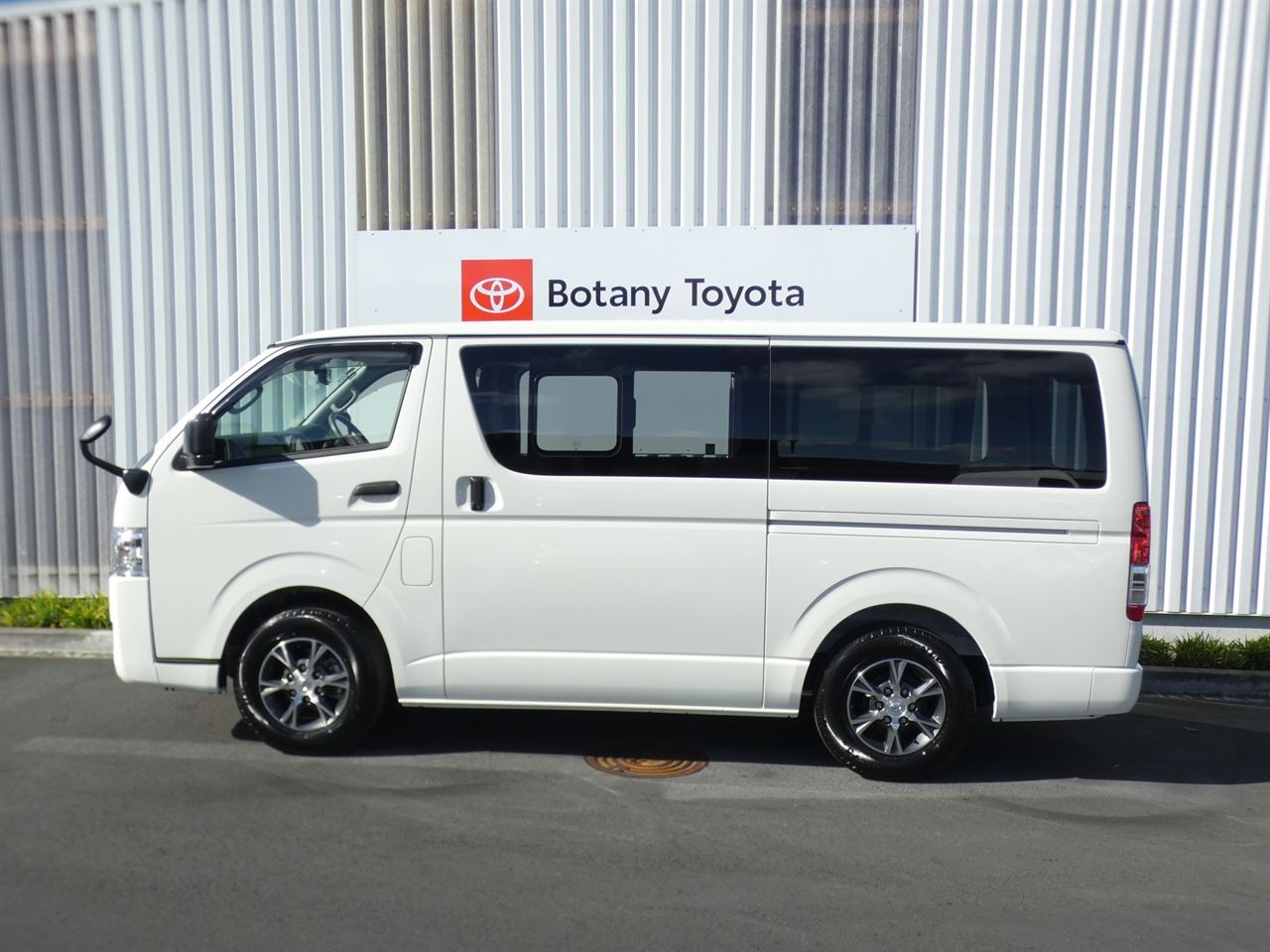 Vehicle image 5