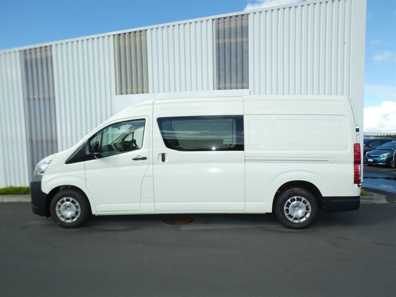 Vehicle image 4
