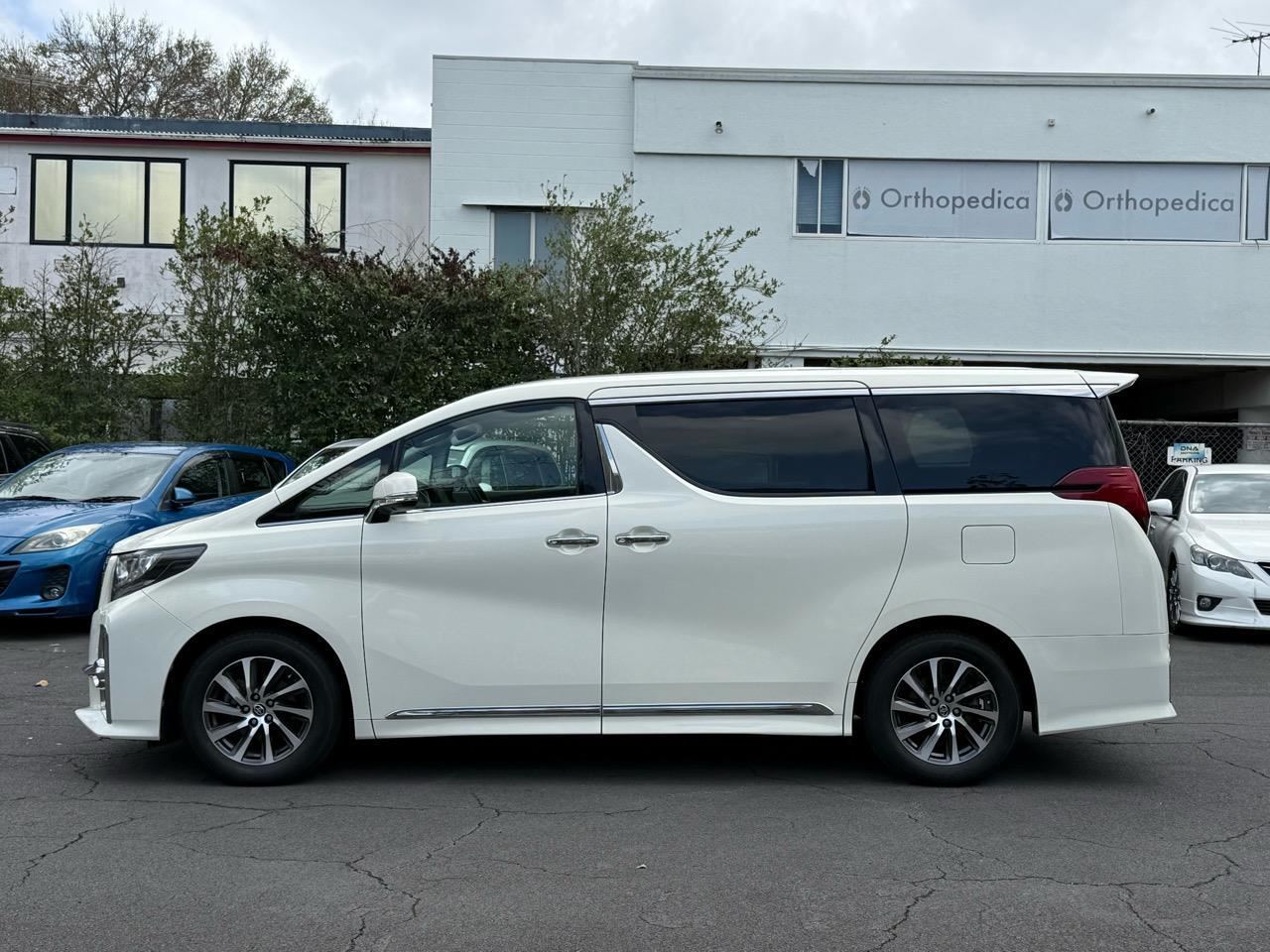 Vehicle image 4