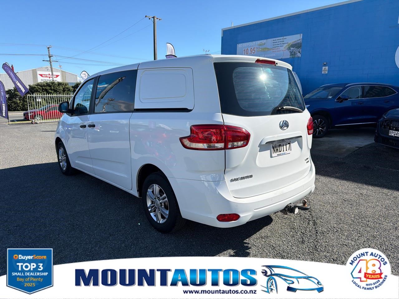 Vehicle image 5