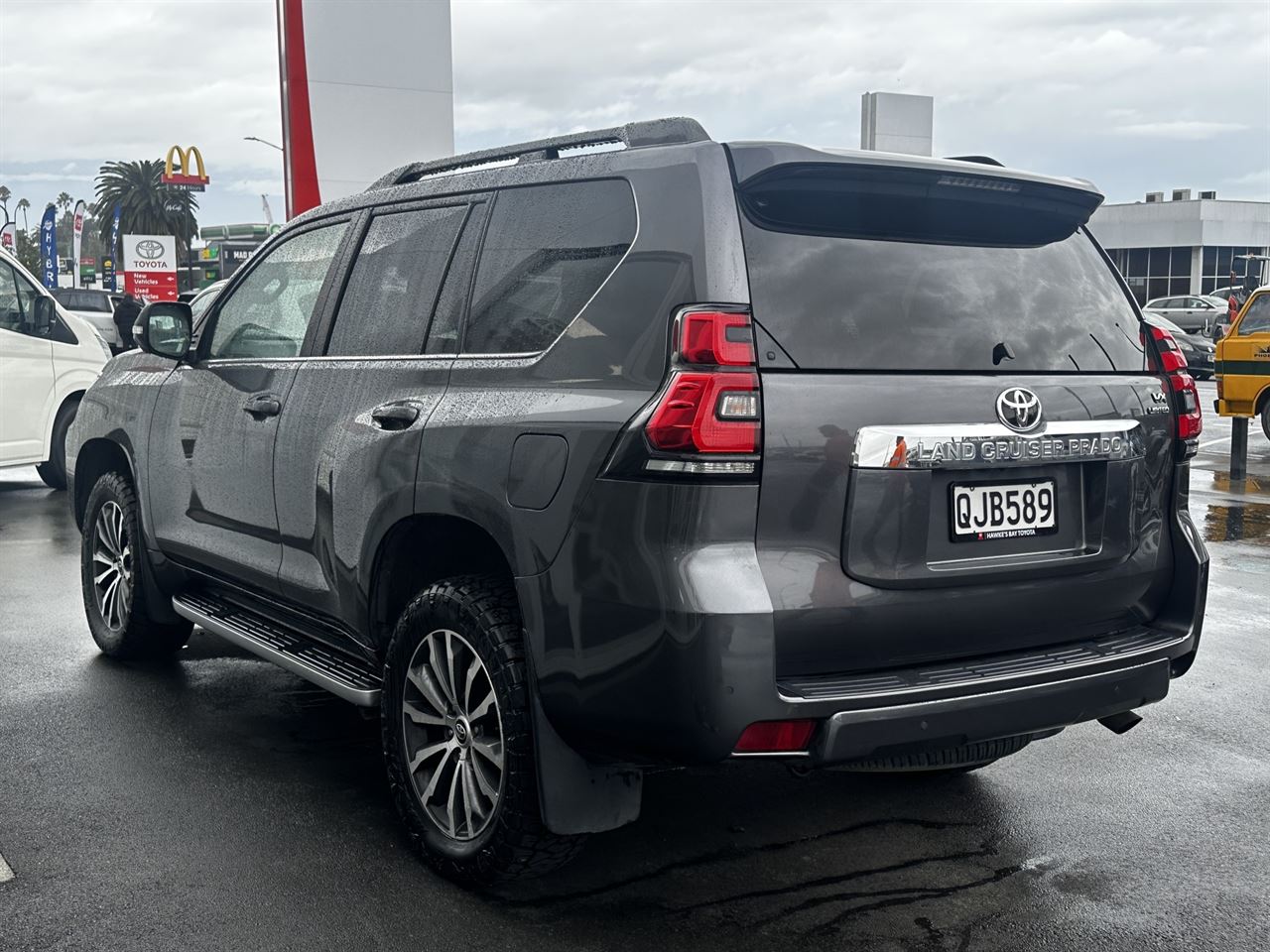 Vehicle image 5