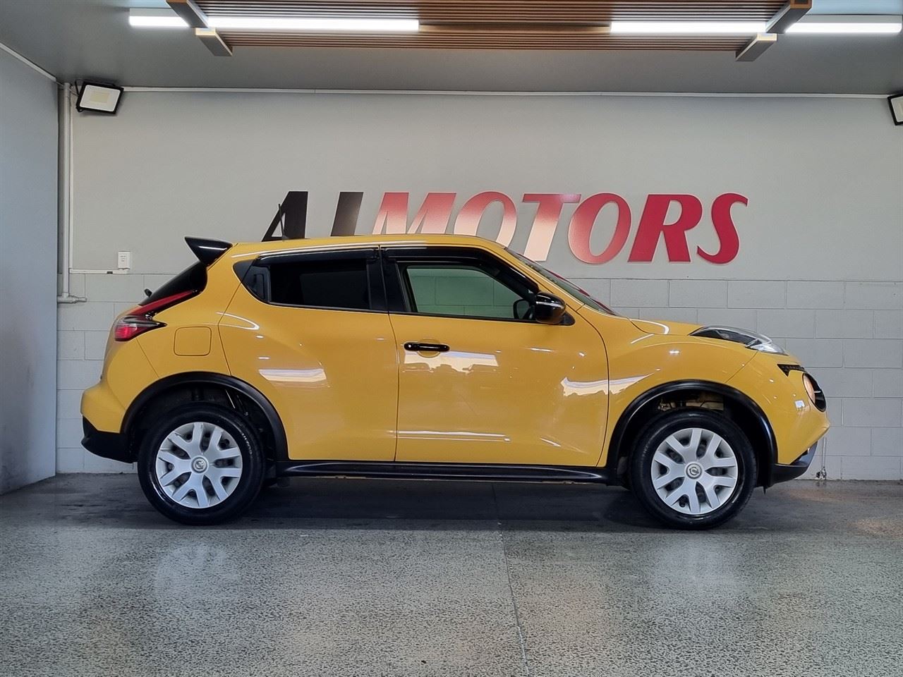 Vehicle image 5