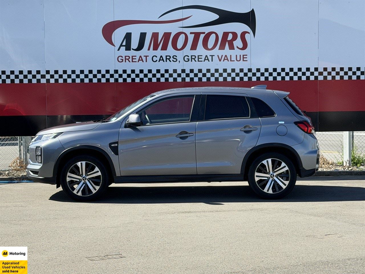 Vehicle image 3