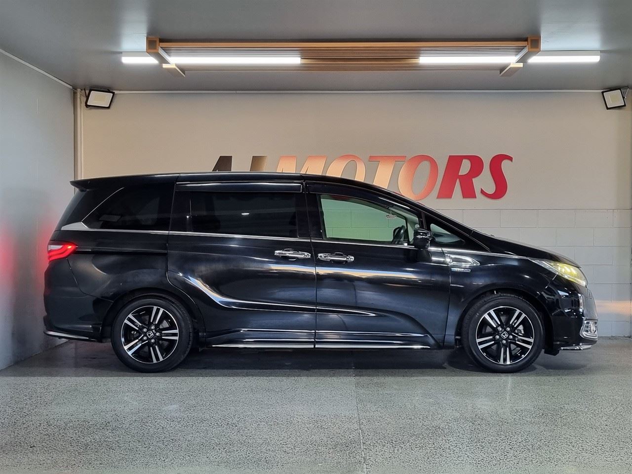 Vehicle image 5