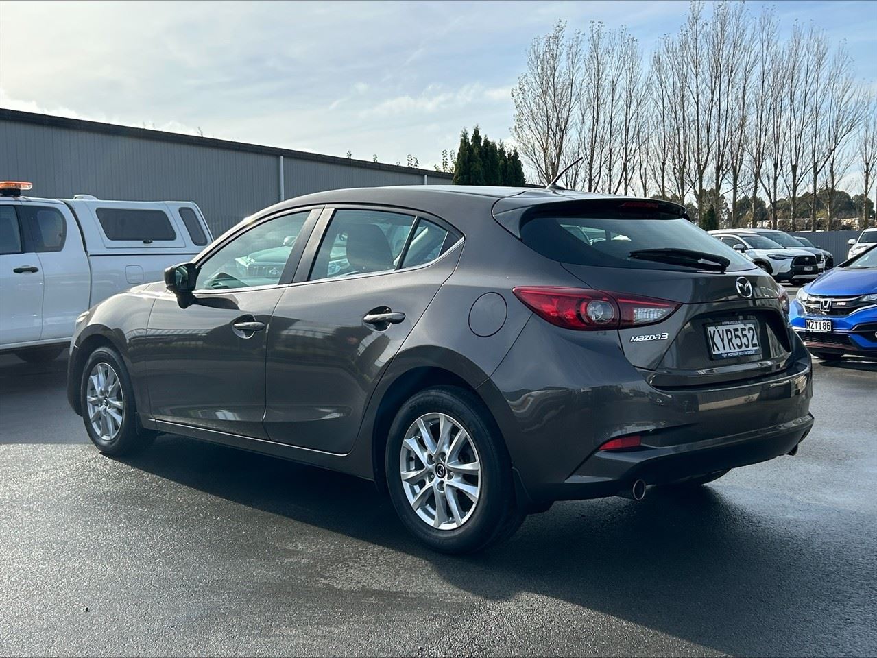 Vehicle image 4