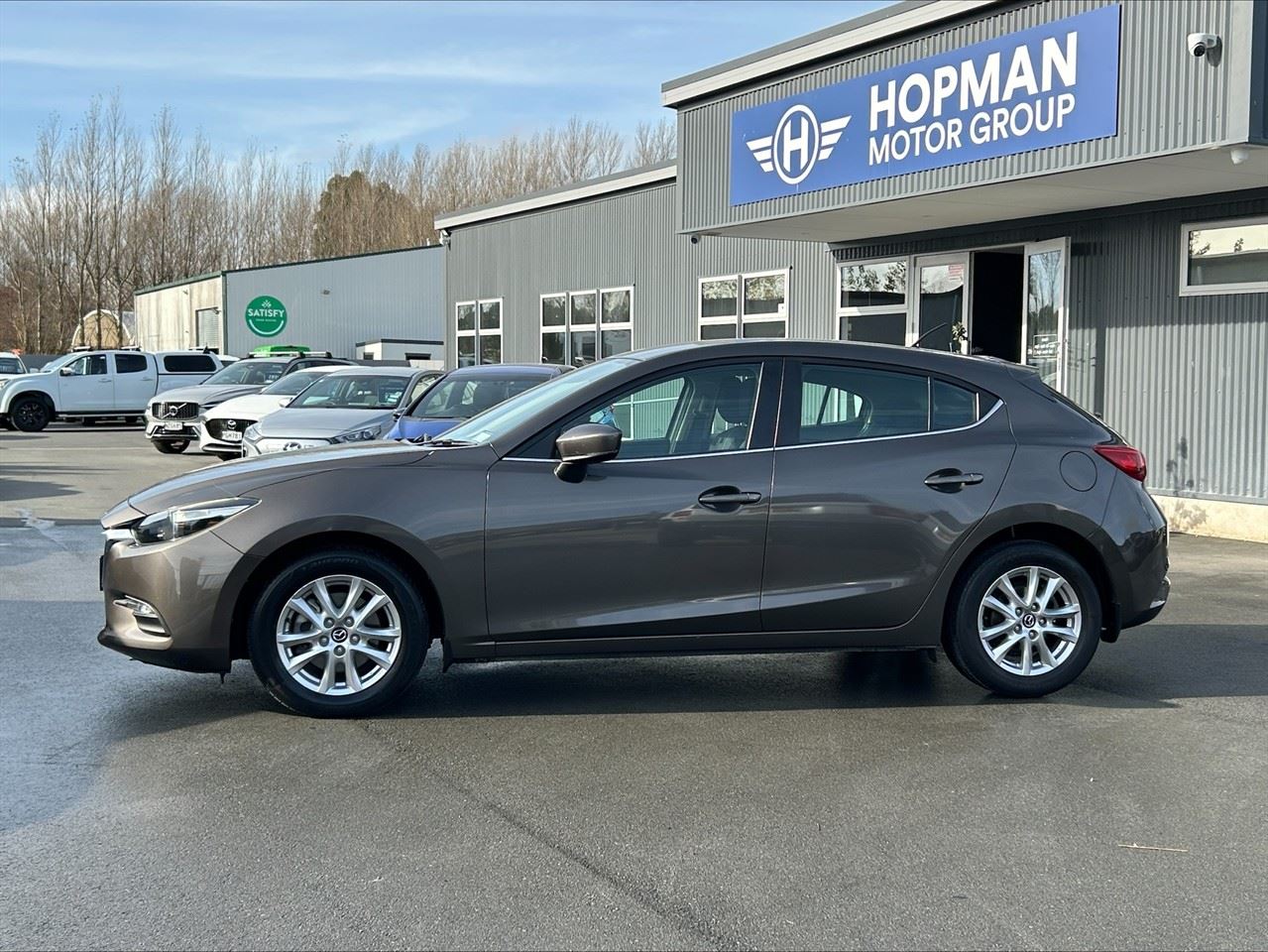 Vehicle image 5