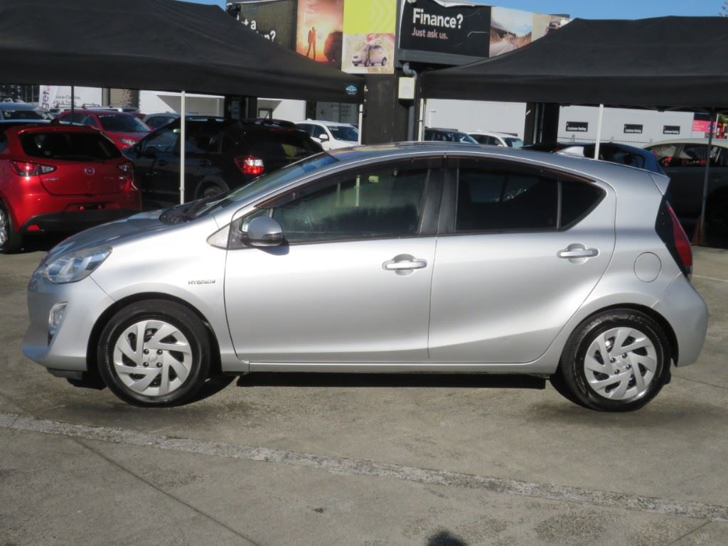 Vehicle image 5