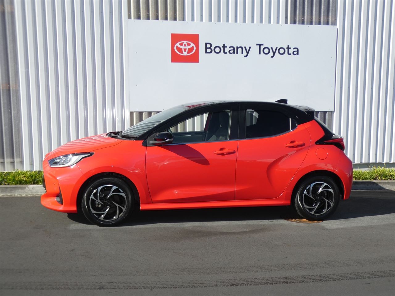 Vehicle image 3