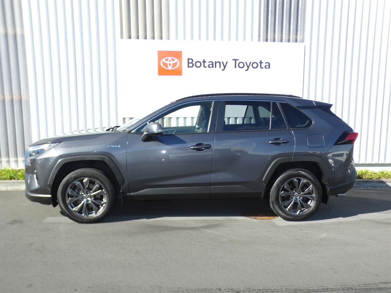 Vehicle image 5