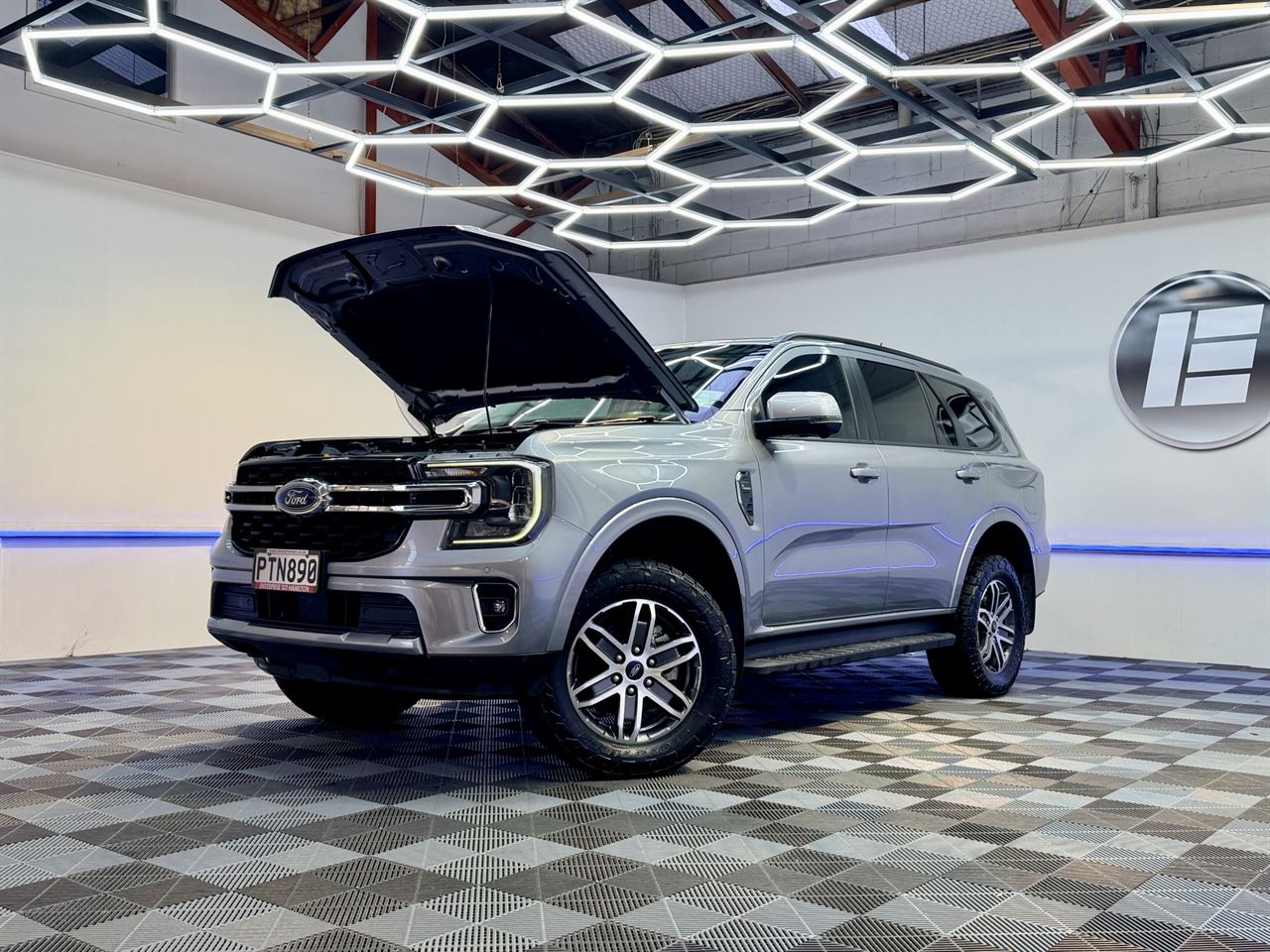 Vehicle image 3