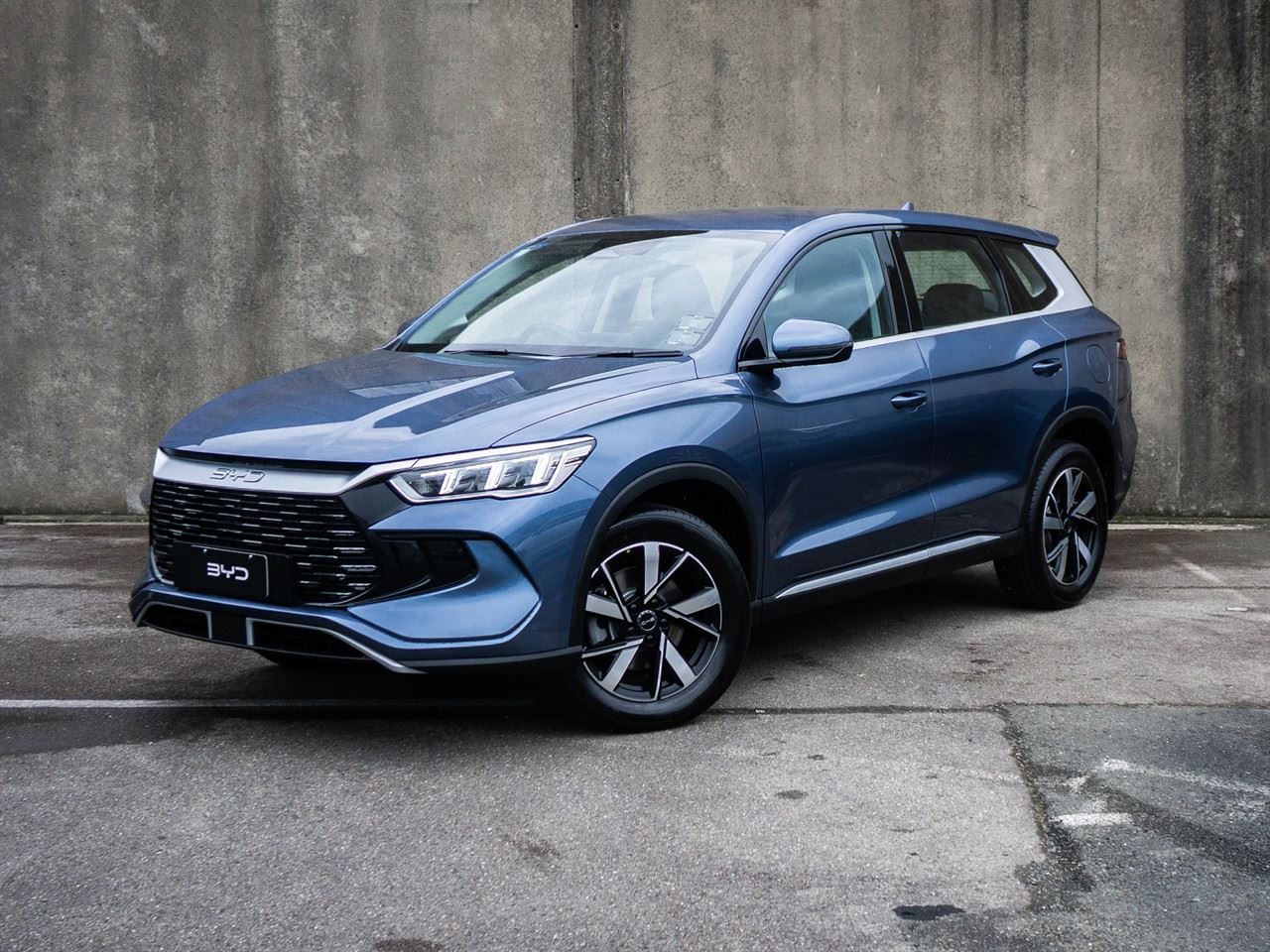 Vehicle image 3