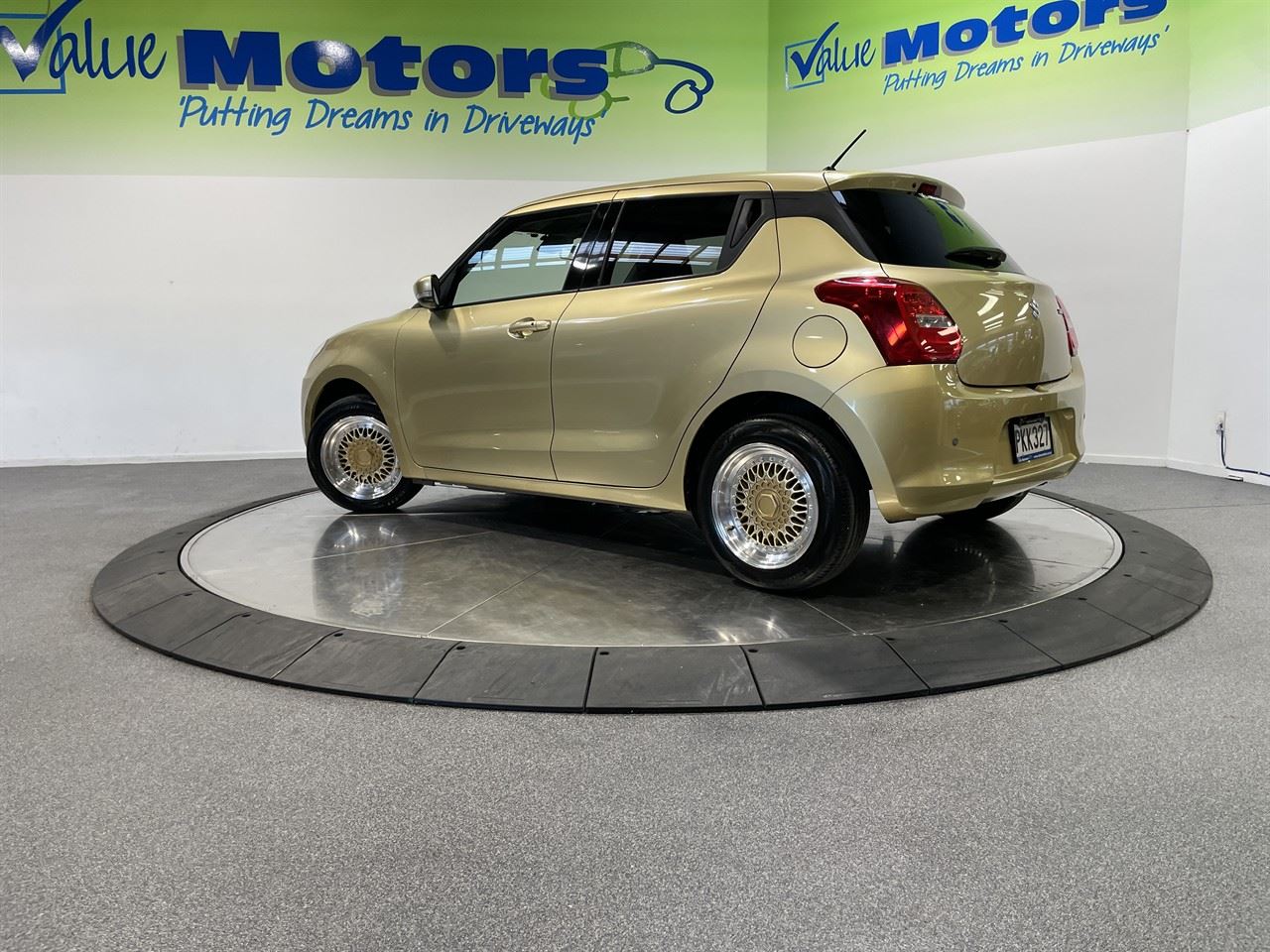 Vehicle image 5