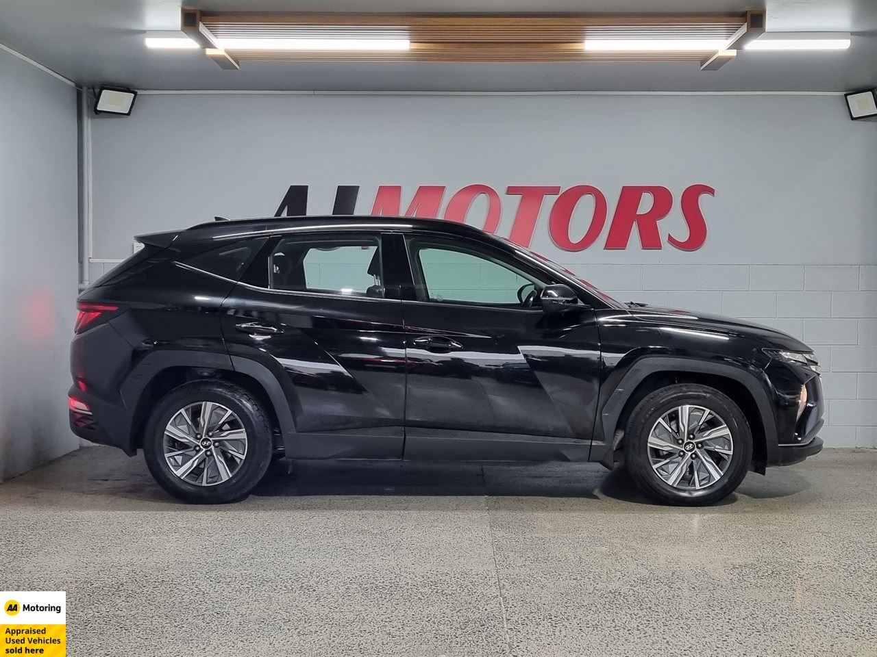 Vehicle image 5