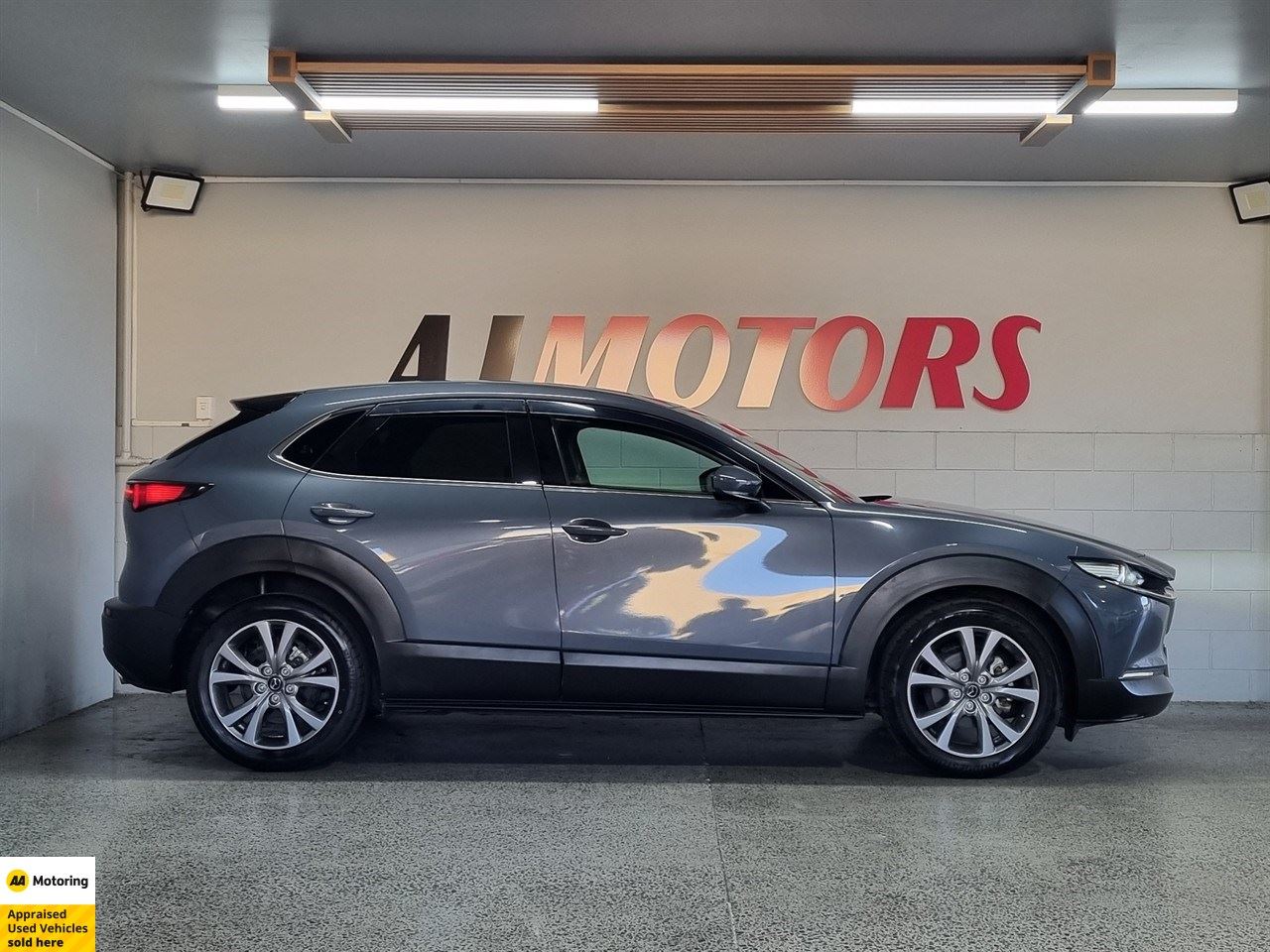 Vehicle image 5