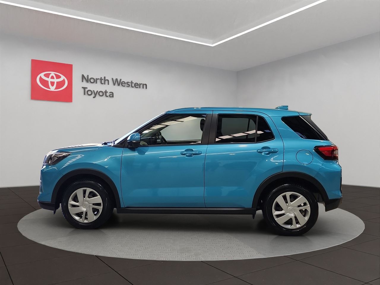 Vehicle image 4