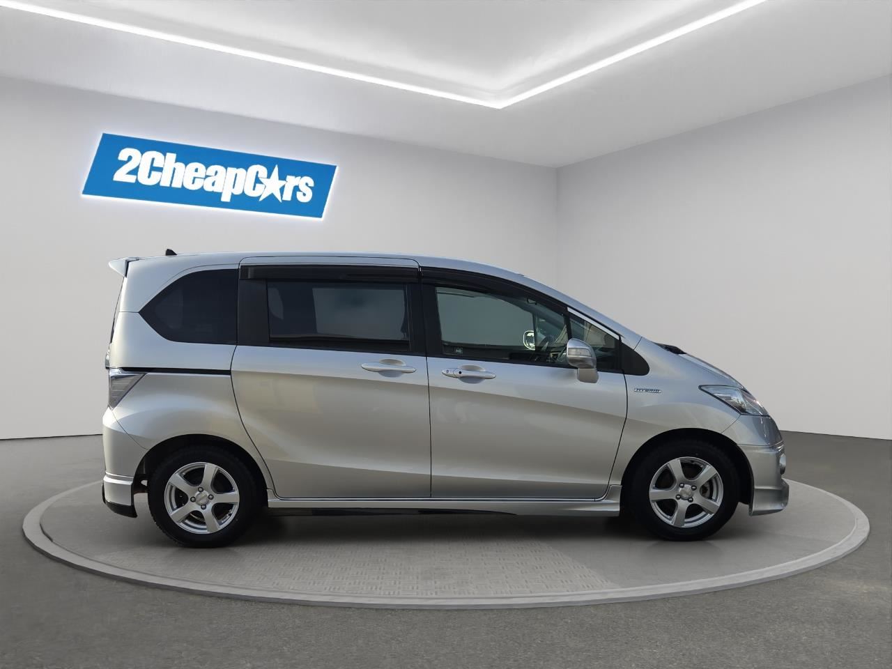 Vehicle image 4