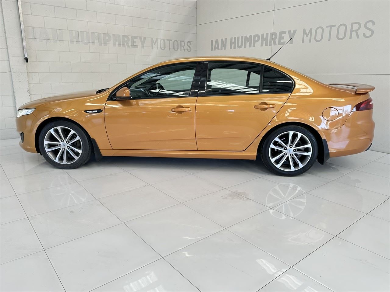 Vehicle image 5