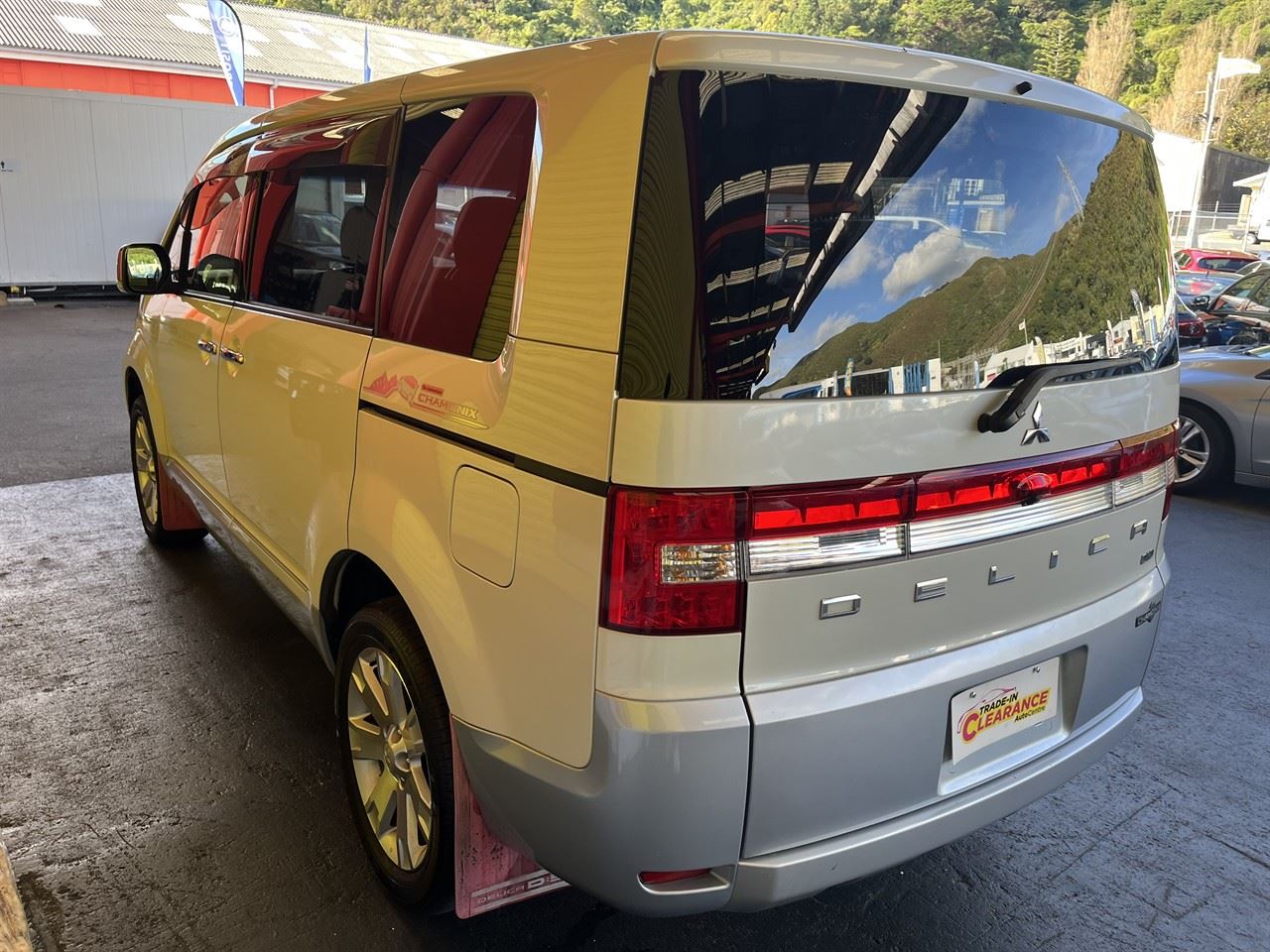 Vehicle image 4