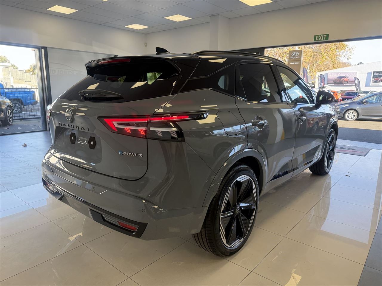 Vehicle image 3