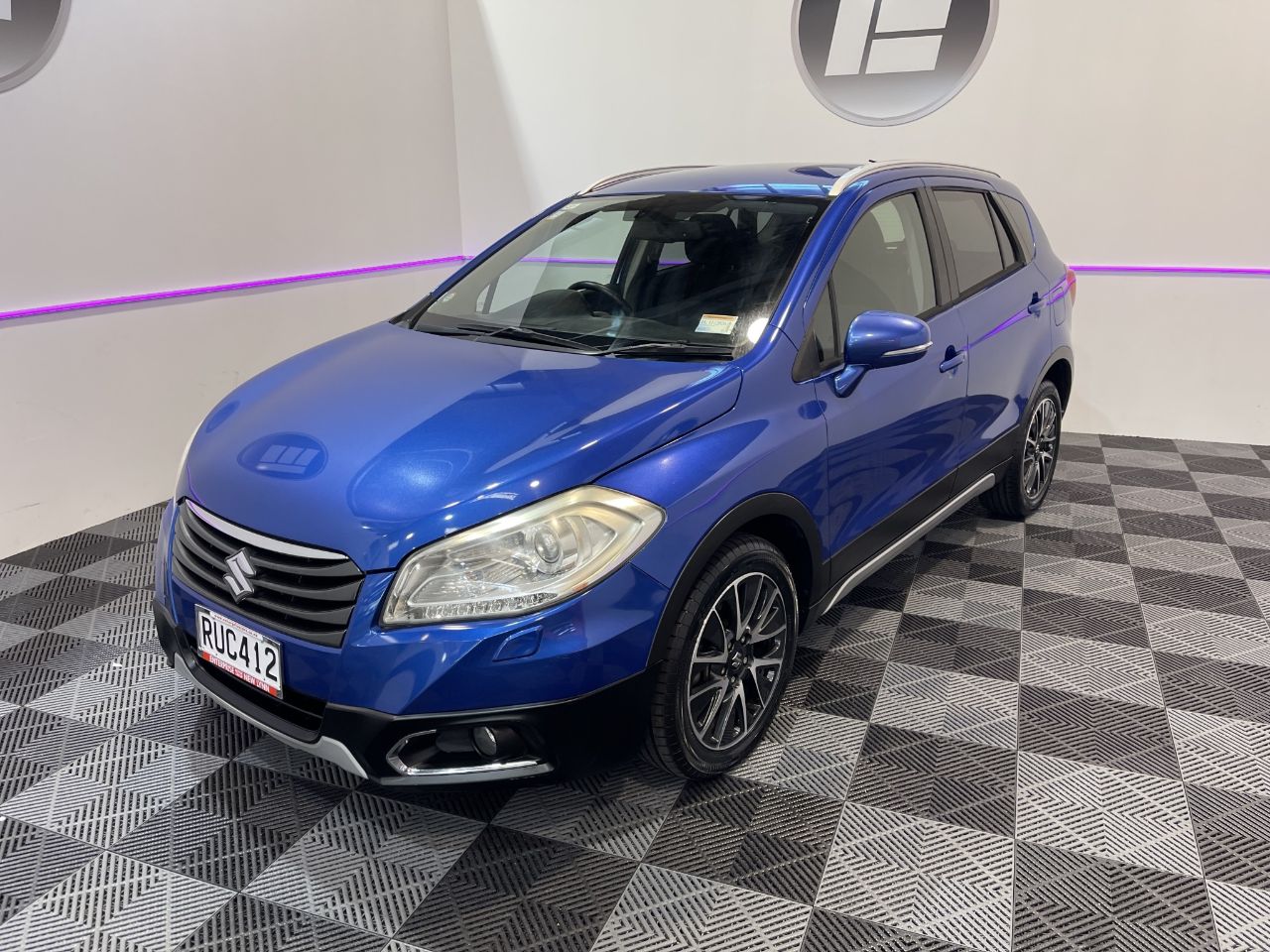 Vehicle image 3