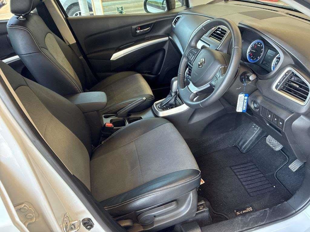 Vehicle image 4