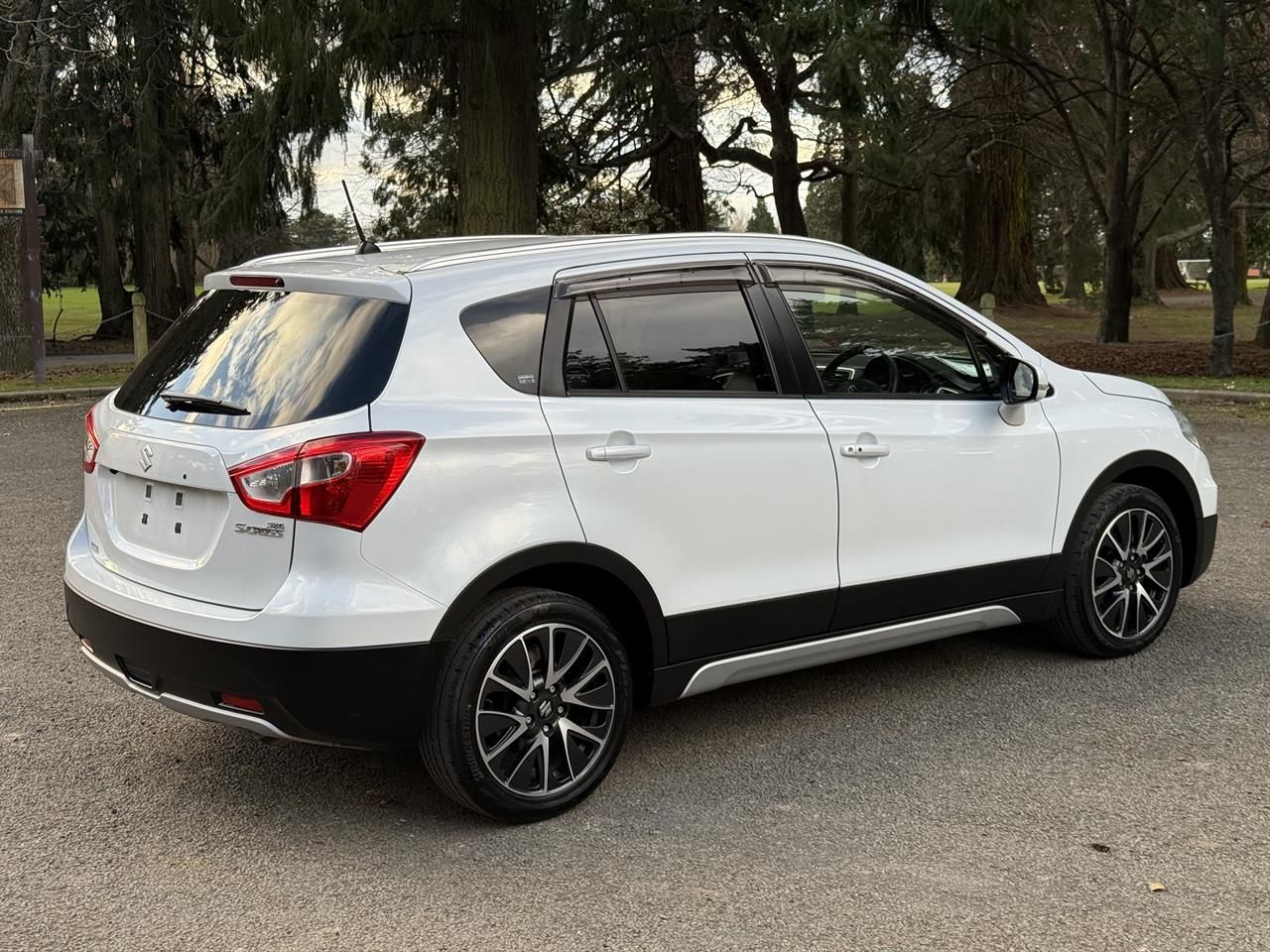 Vehicle image 5