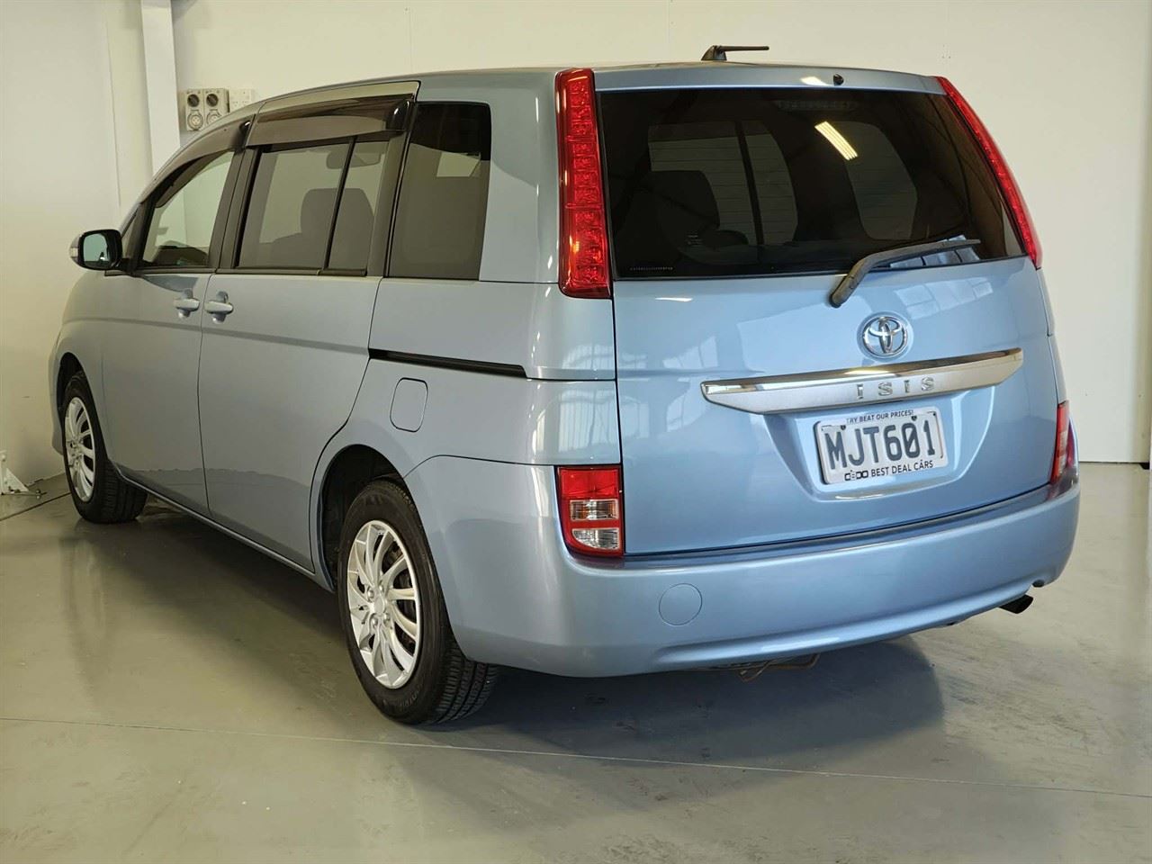 Vehicle image 4
