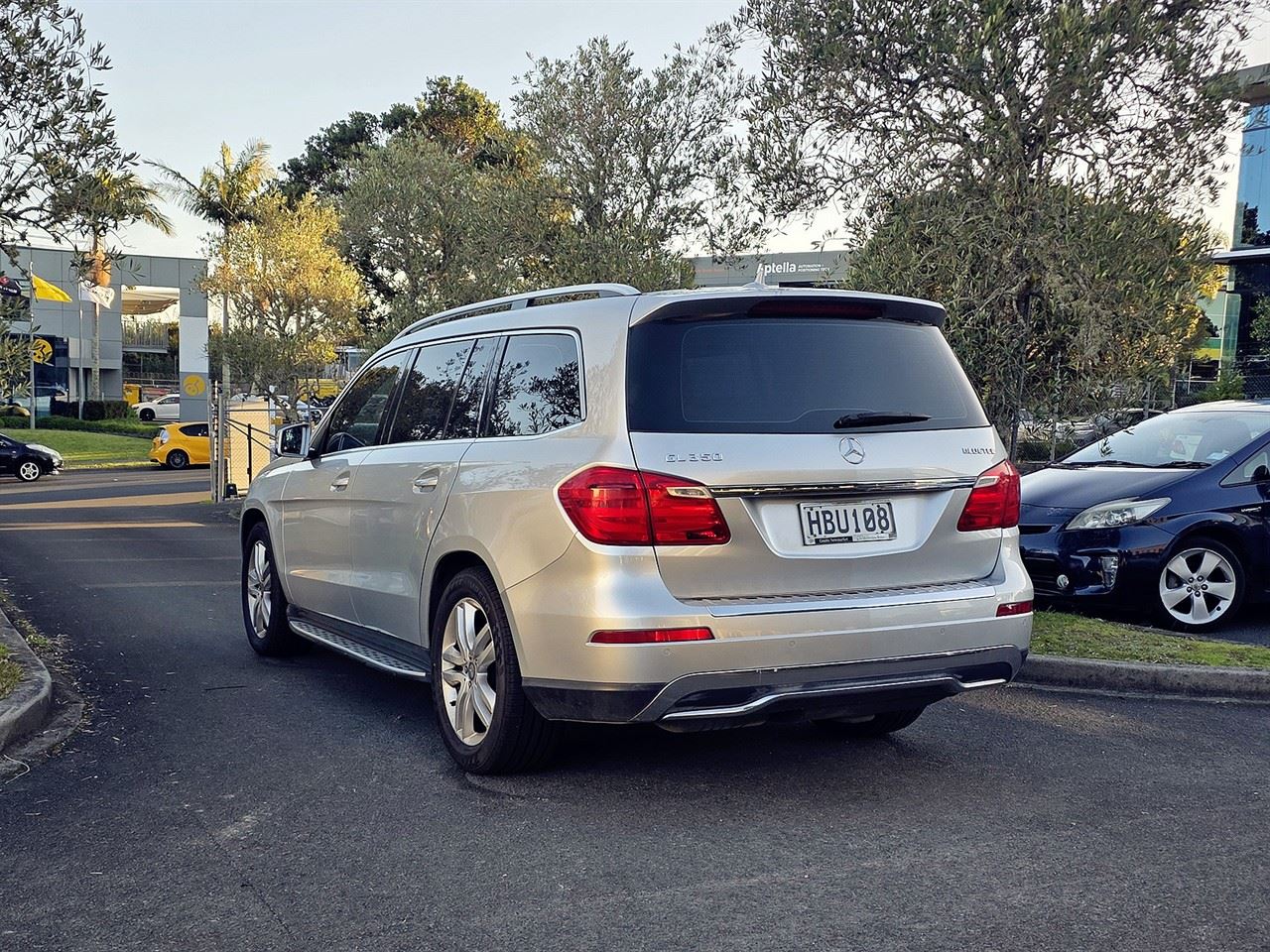 Vehicle image 5
