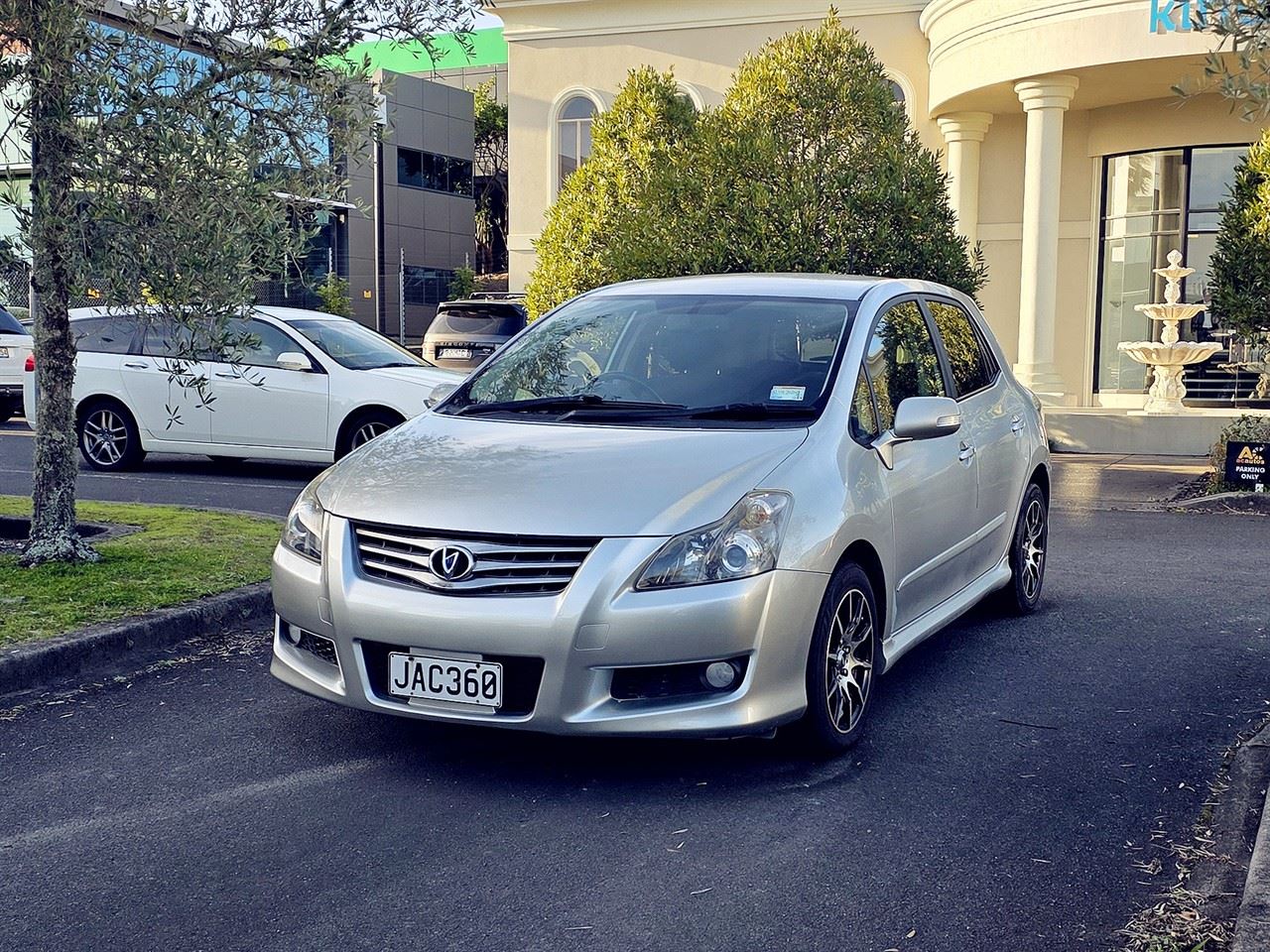 Vehicle image 3