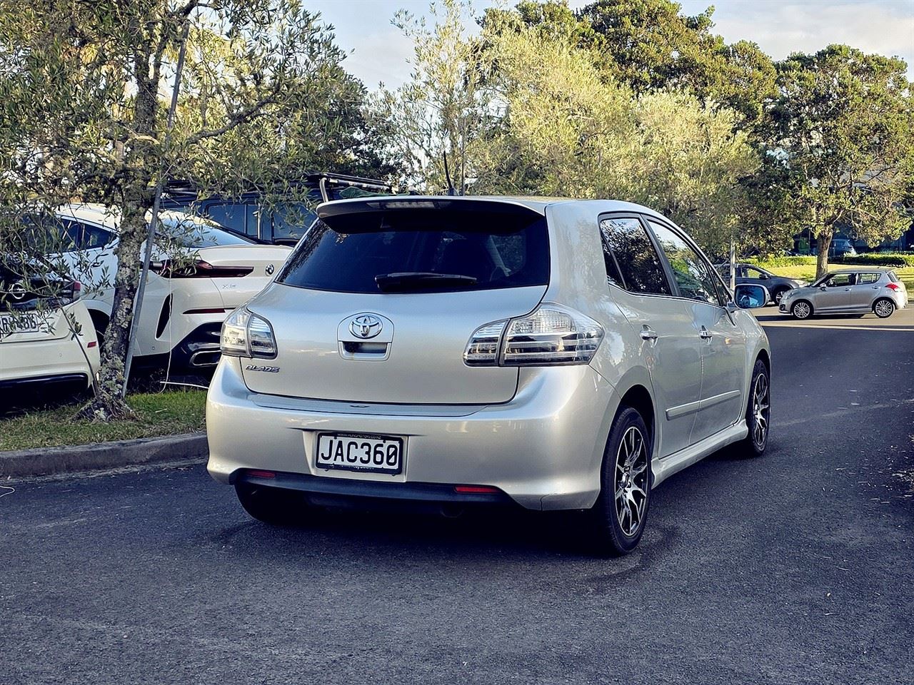 Vehicle image 4