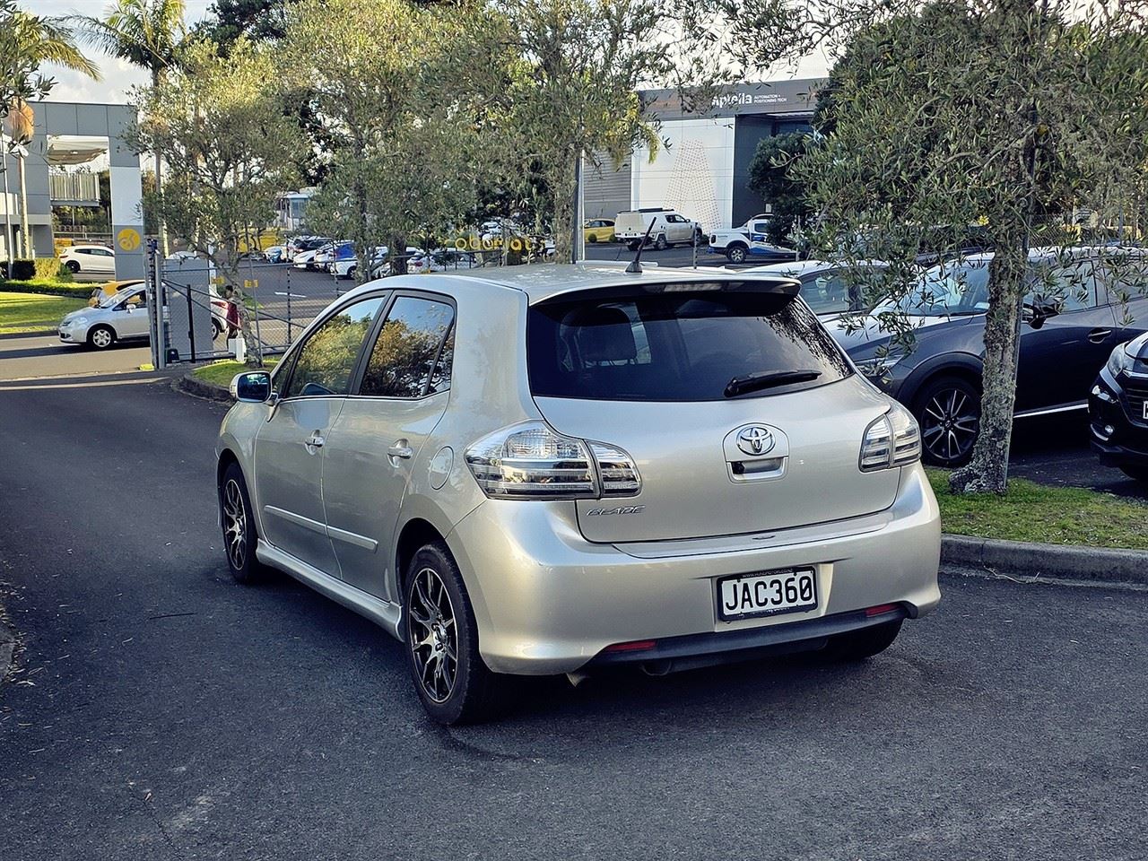 Vehicle image 5
