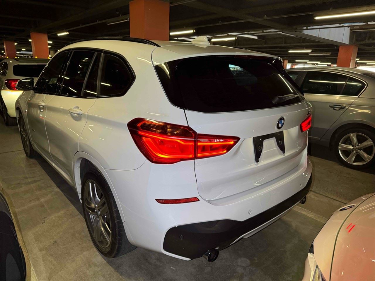 Vehicle image 5