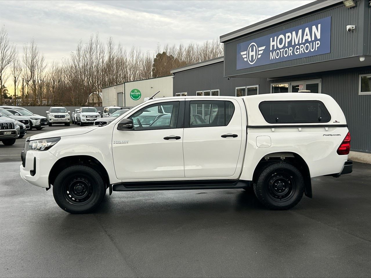 Vehicle image 5