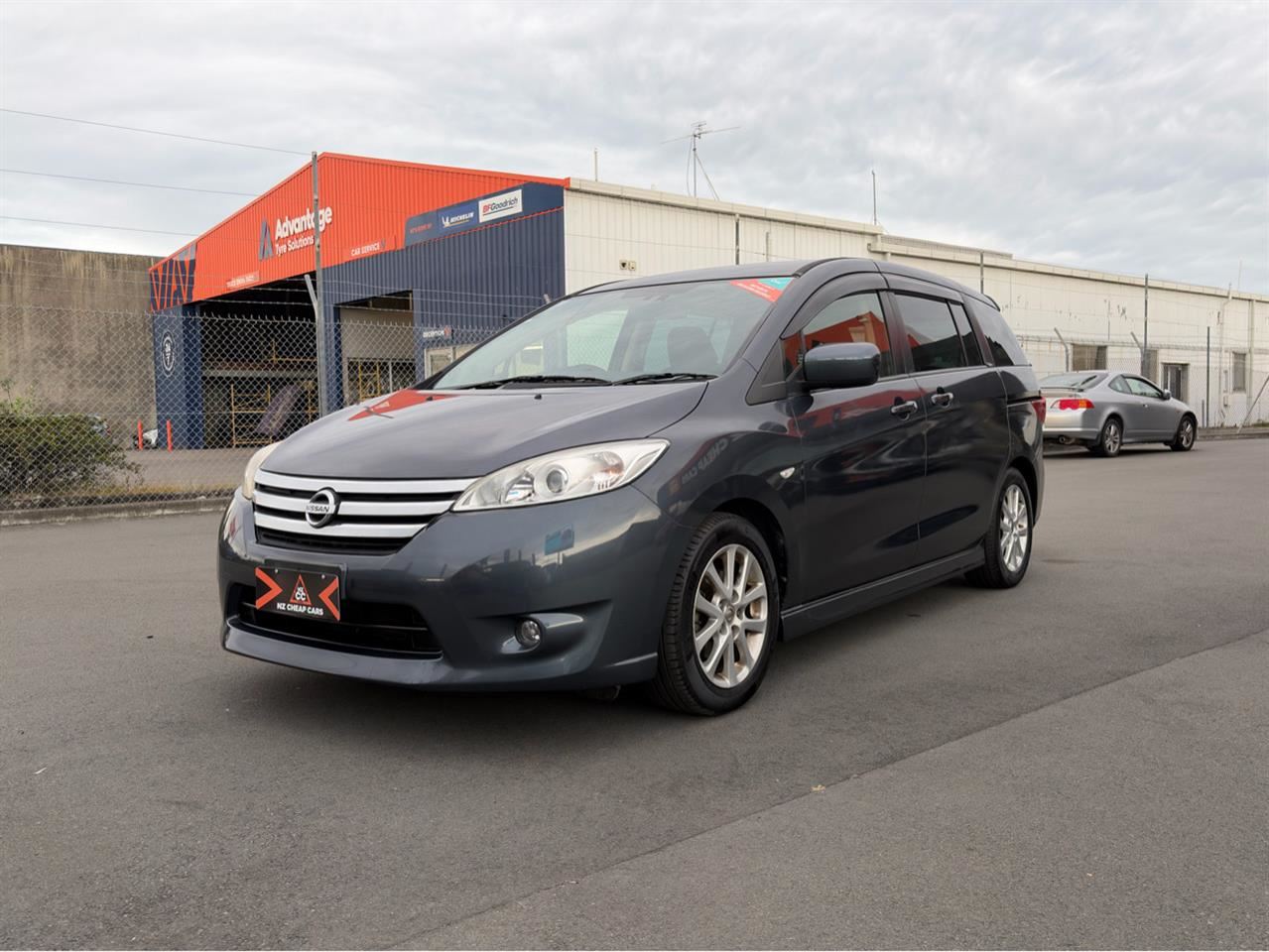 Vehicle image 3