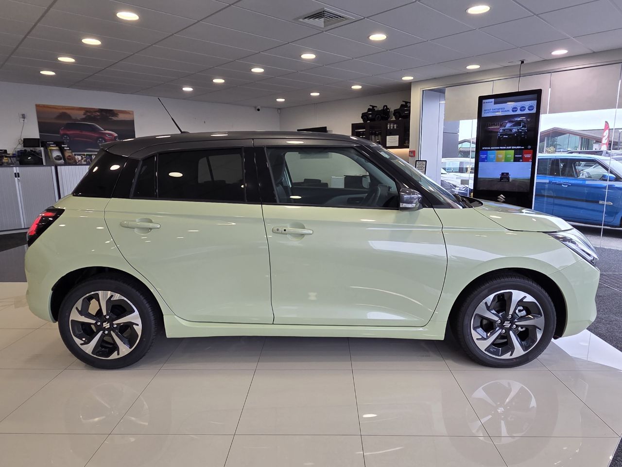 Vehicle image 3