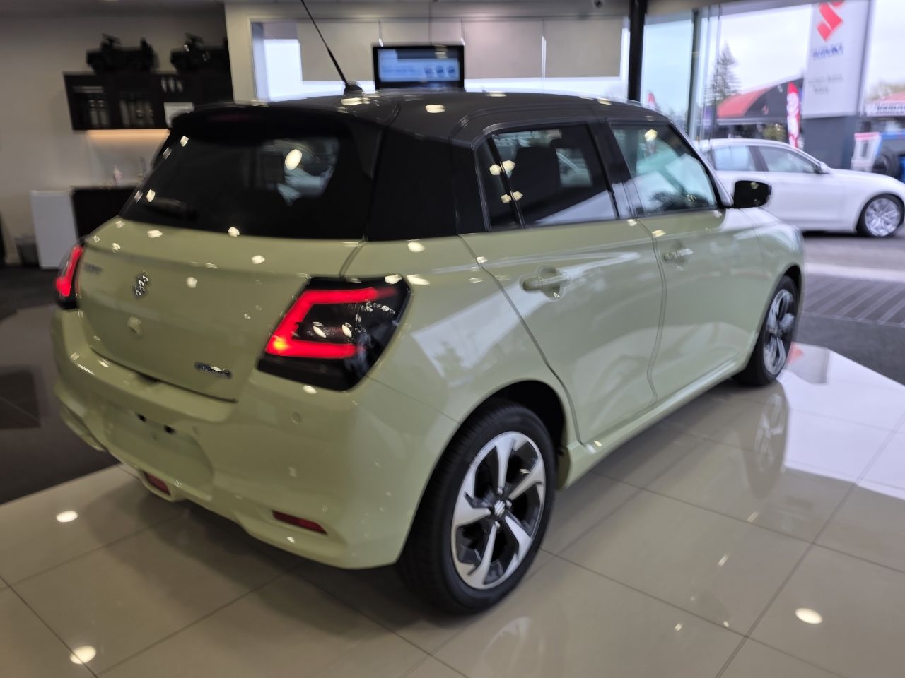 Vehicle image 4