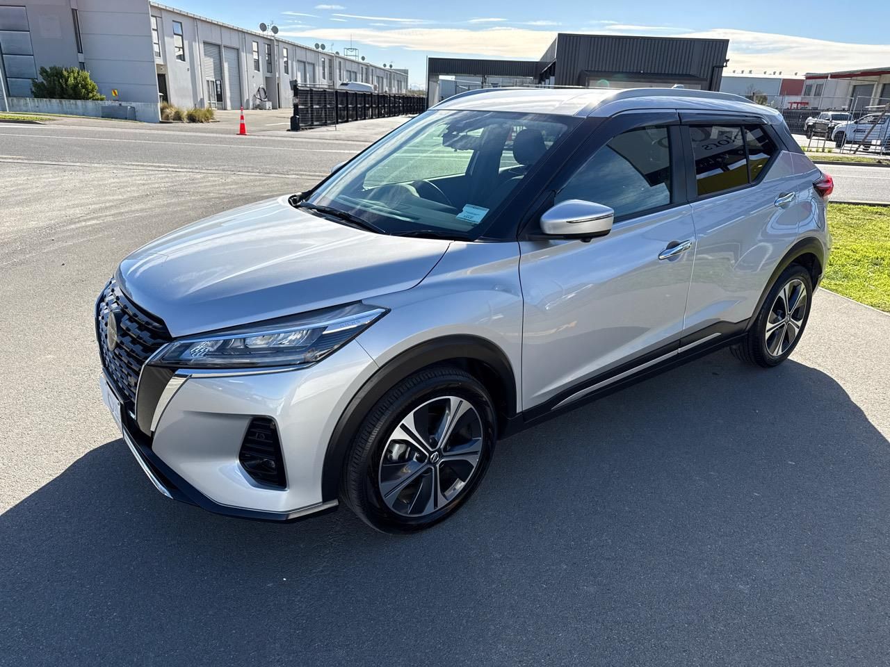 Vehicle image 4
