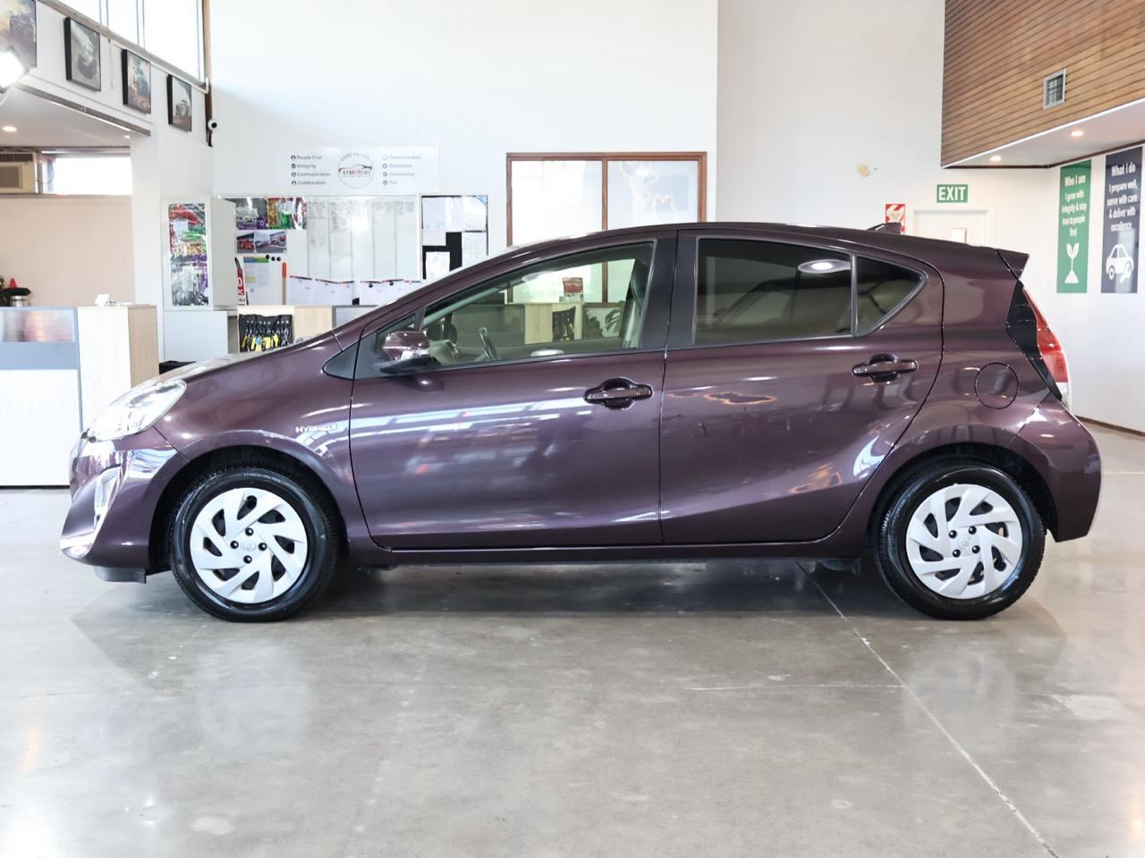 Vehicle image 5